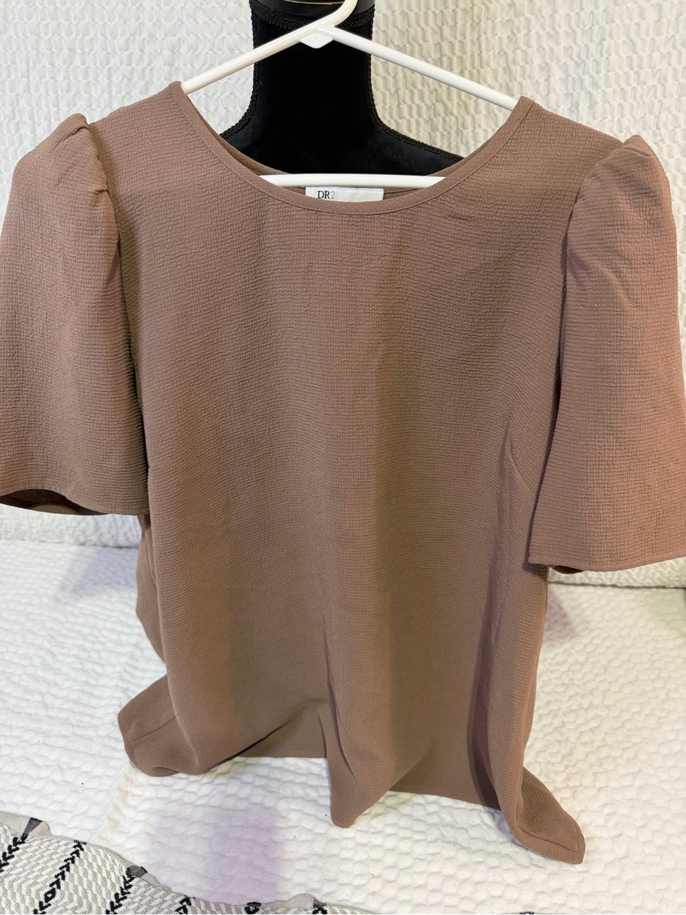 DR2 Short Sleeve Puff Shoulder Top in Mauve Brown